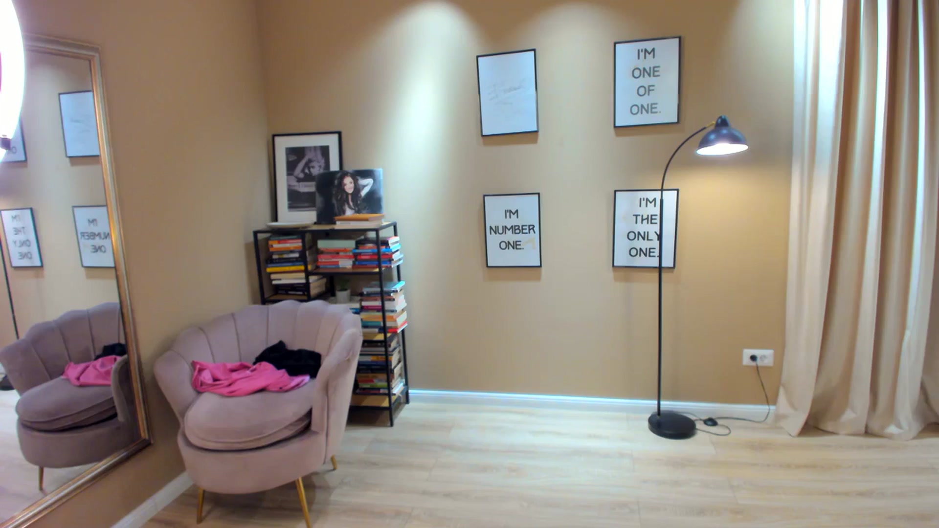 Gallery image thumbnail from SerenDYpity's myfreecams stream on, 11/14/2023, 23:53 image 2 of 20