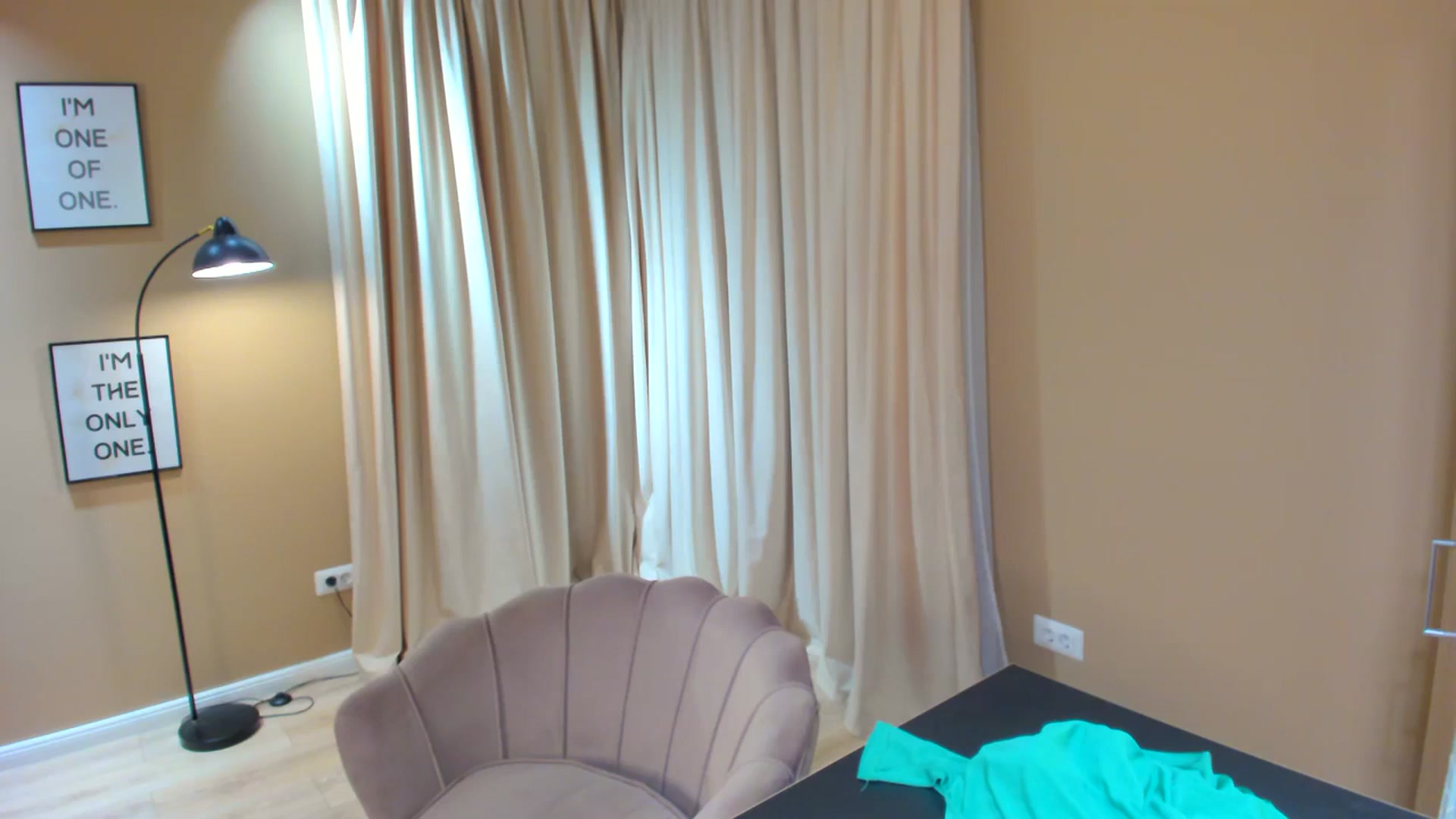 Gallery image thumbnail from SerenDYpity's myfreecams stream on, 11/18/2023, 22:22 image 13 of 20