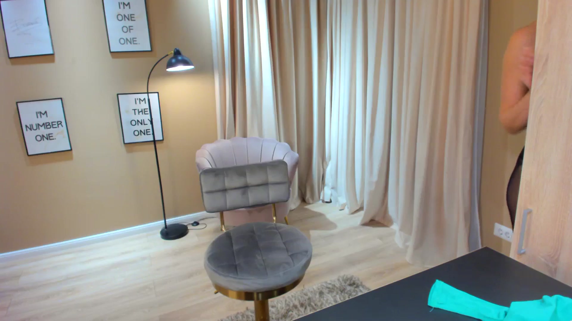 Gallery image thumbnail from SerenDYpity's myfreecams stream on, 11/18/2023, 22:22 image 16 of 20