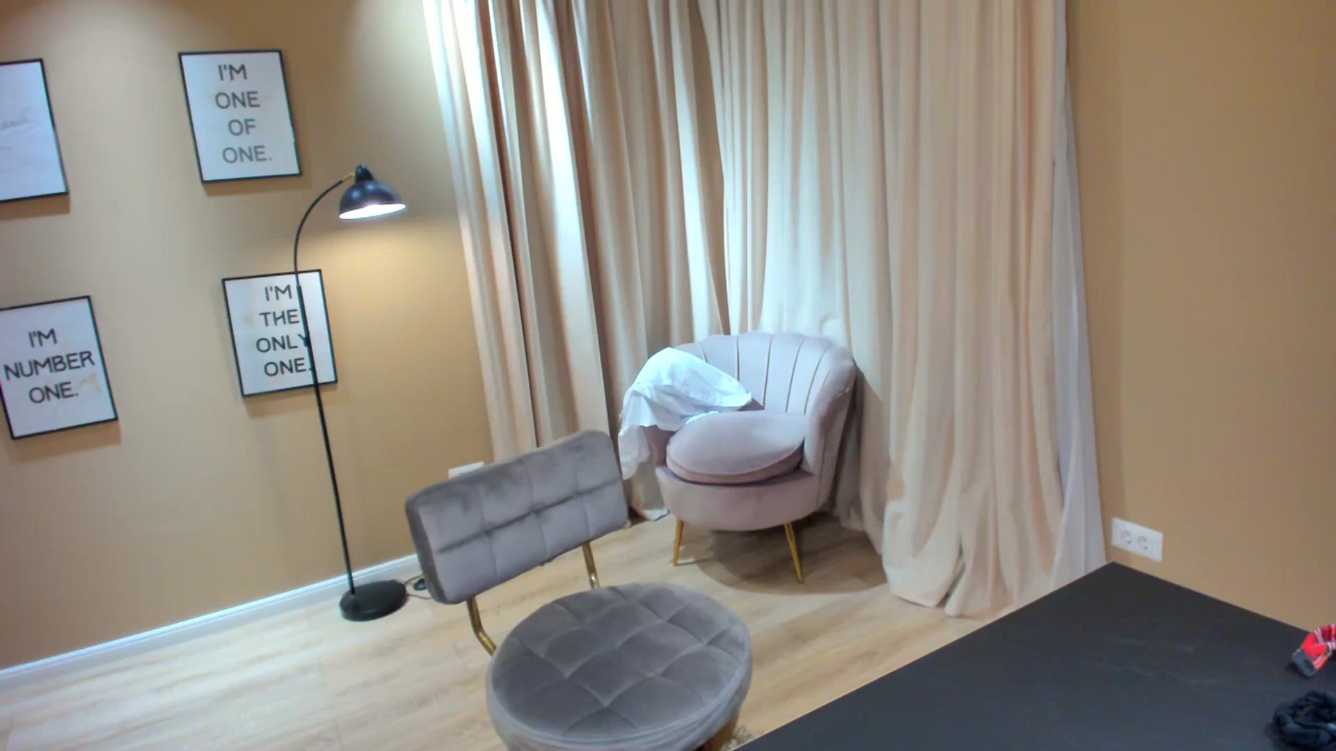 Gallery image thumbnail from SerenDYpity's myfreecams stream on, 11/21/2023, 24:46 image 15 of 20