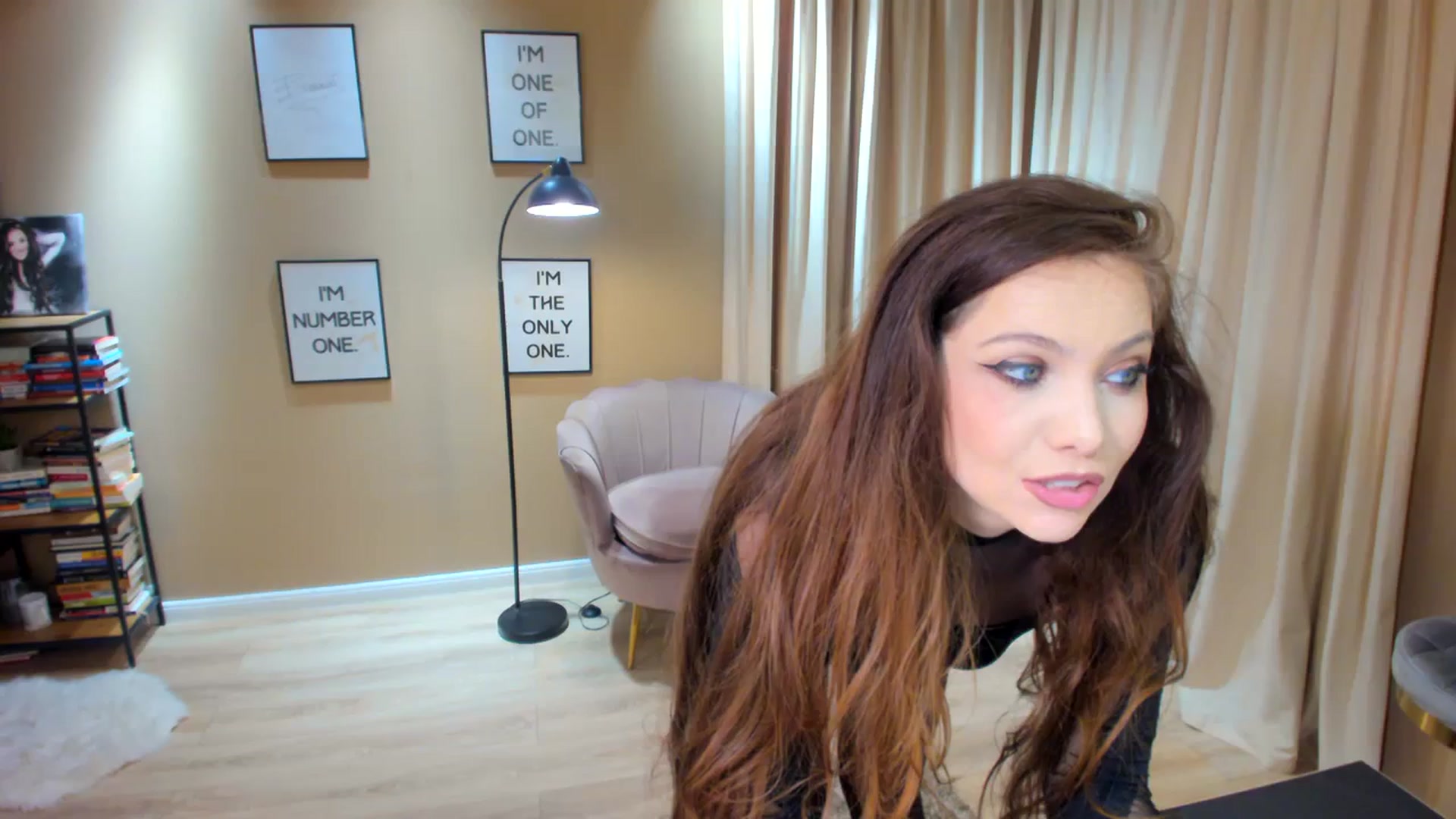 Gallery image thumbnail from SerenDYpity's myfreecams stream on, 12/01/2023, 18:14 image 7 of 20