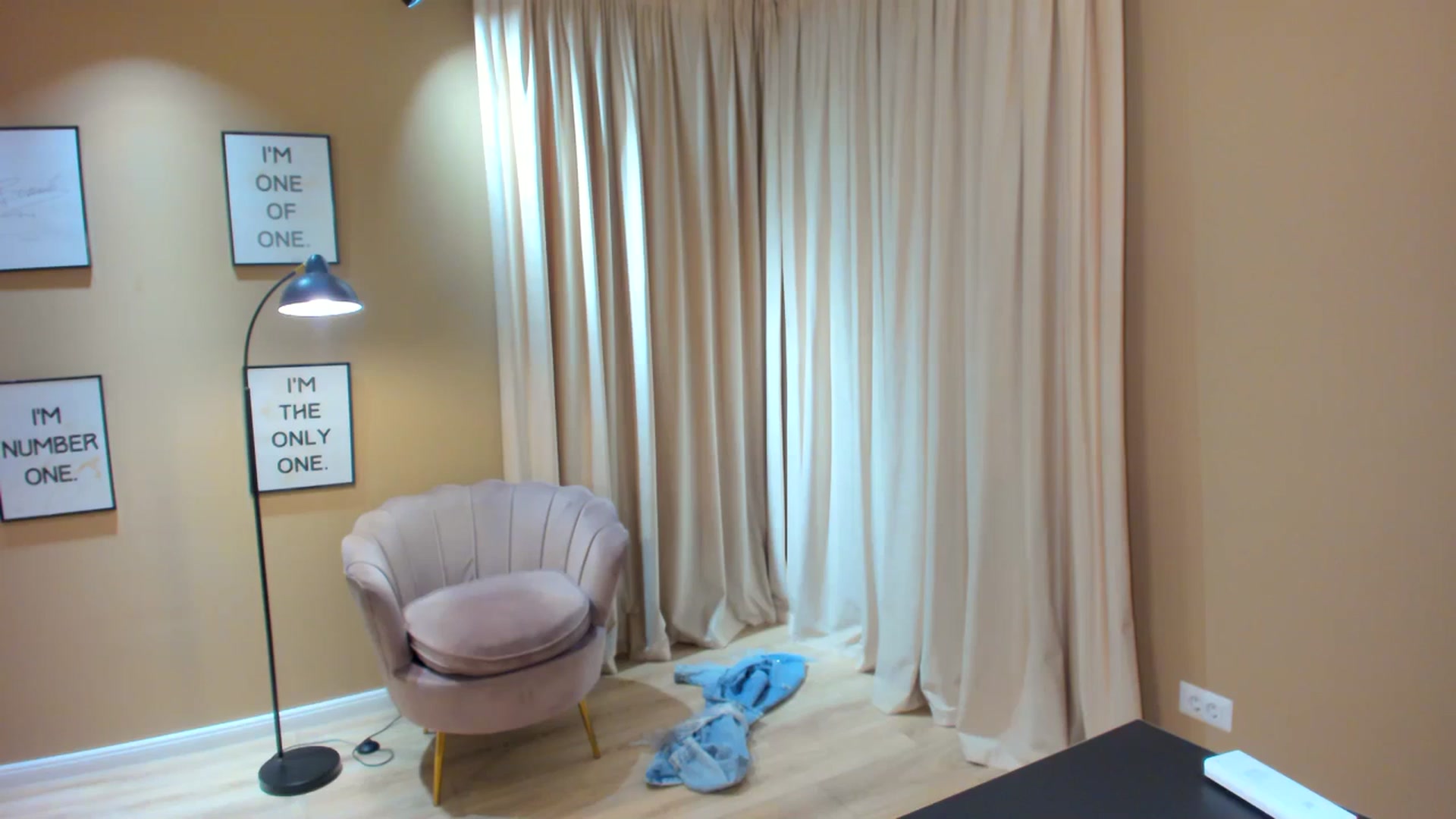 Gallery image thumbnail from SerenDYpity's myfreecams stream on, 12/02/2023, 21:37 image 4 of 20