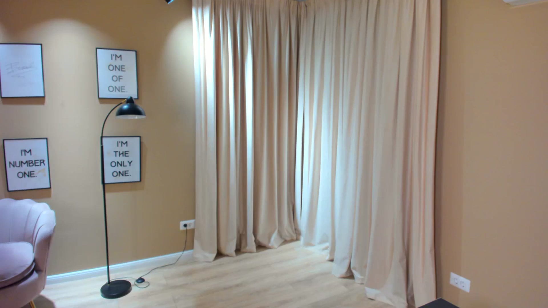 Gallery image thumbnail from SerenDYpity's myfreecams stream on, 12/02/2023, 23:58 image 14 of 20