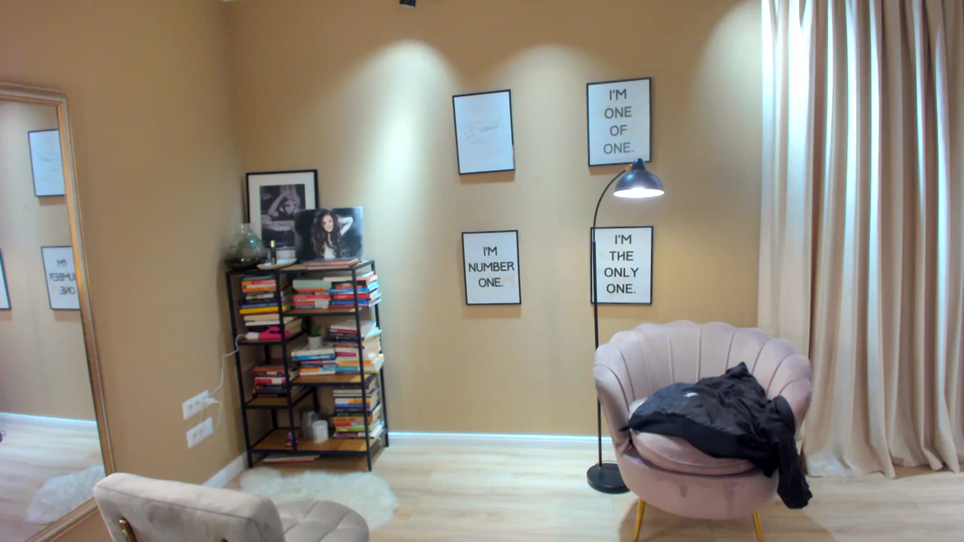 Gallery image thumbnail from SerenDYpity's myfreecams stream on, 12/05/2023, 01:53 image 6 of 20
