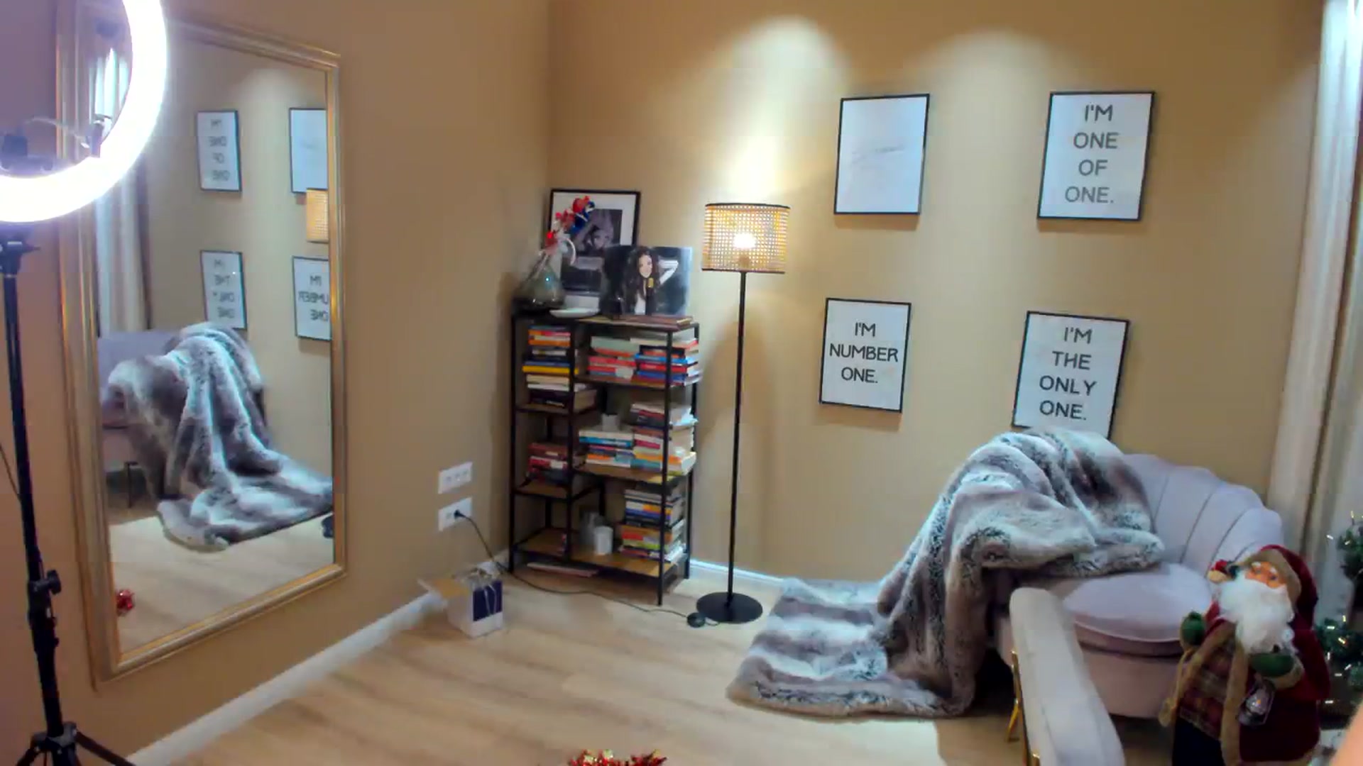 Gallery image thumbnail from SerenDYpity's myfreecams stream on, 12/08/2023, 22:21 image 6 of 20