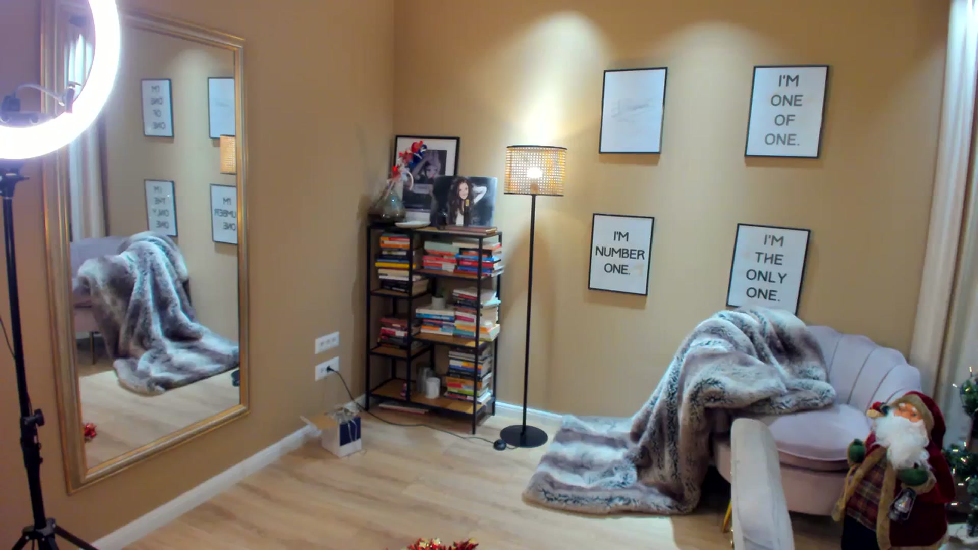 Gallery image thumbnail from SerenDYpity's myfreecams stream on, 12/08/2023, 22:21 image 15 of 20
