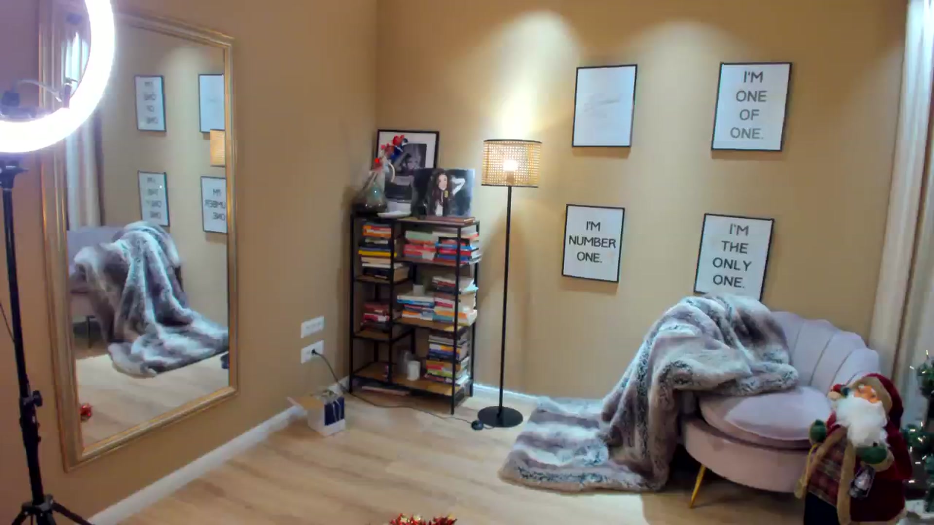 Gallery image thumbnail from SerenDYpity's myfreecams stream on, 12/08/2023, 22:21 image 16 of 20