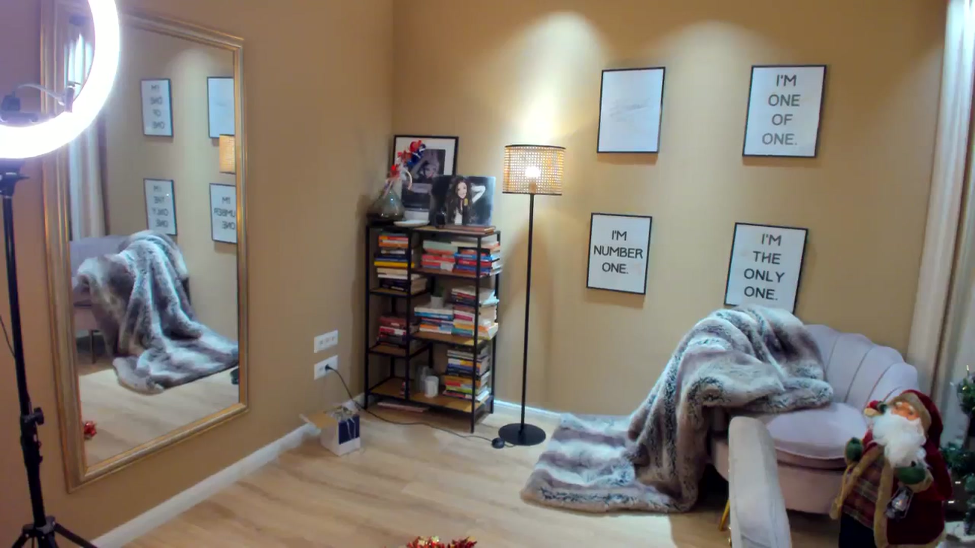 Gallery image thumbnail from SerenDYpity's myfreecams stream on, 12/08/2023, 22:21 image 14 of 20