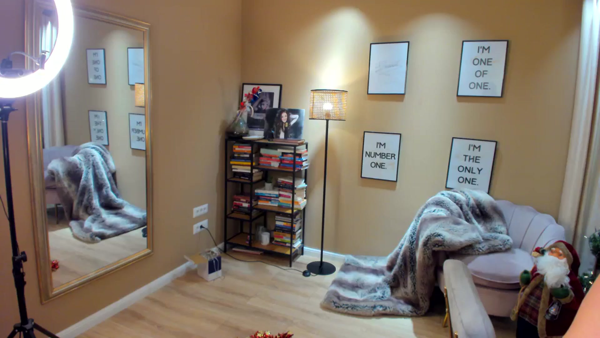 Gallery image thumbnail from SerenDYpity's myfreecams stream on, 12/08/2023, 22:21 image 7 of 20
