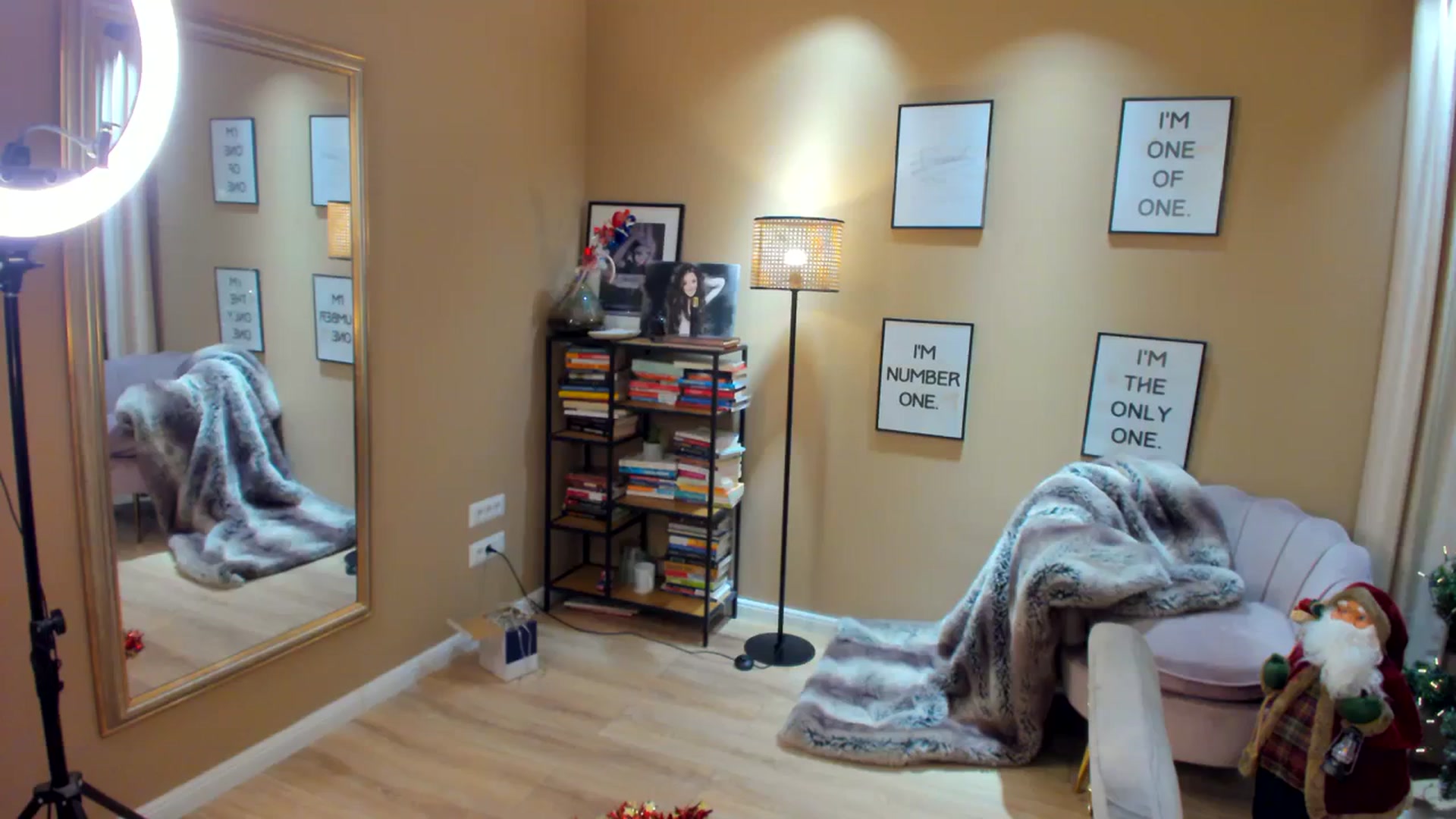 Gallery image thumbnail from SerenDYpity's myfreecams stream on, 12/08/2023, 22:21 image 11 of 20