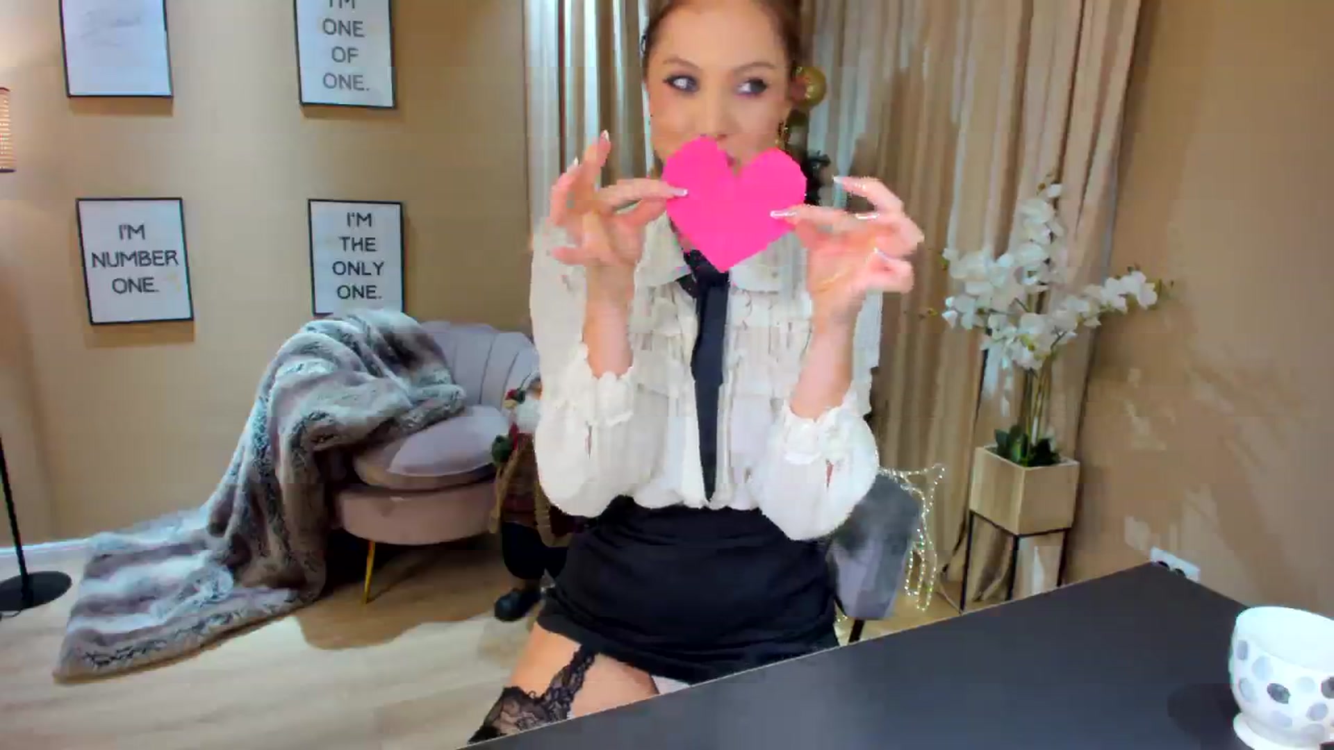 Gallery image thumbnail from SerenDYpity's myfreecams stream on, 12/09/2023, 24:18 image 10 of 20