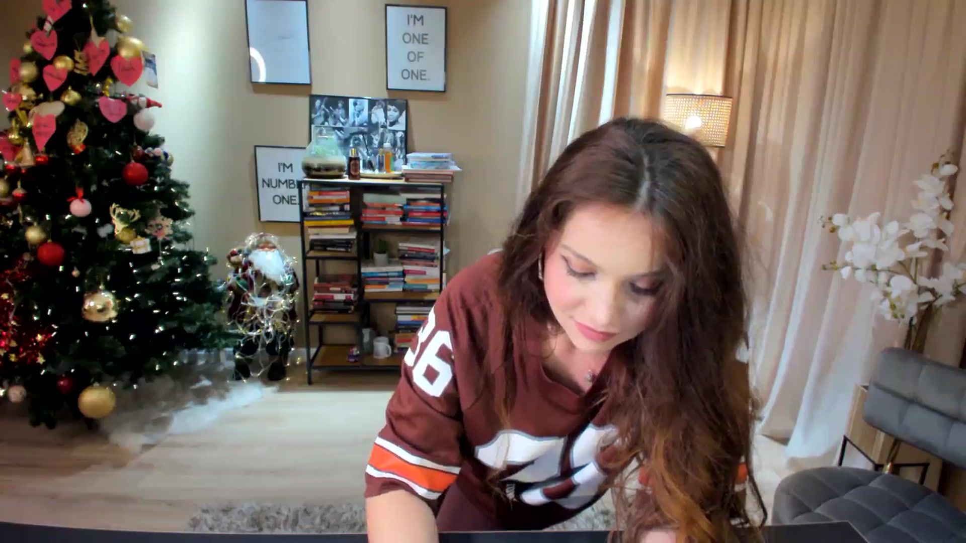 Gallery image thumbnail from SerenDYpity's myfreecams stream on, 12/12/2023, 22:44 image 2 of 20