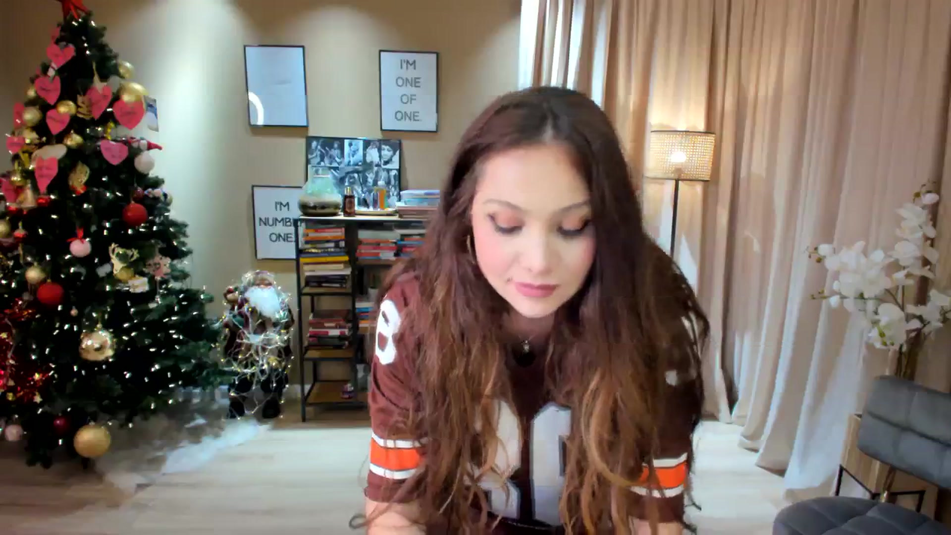 Gallery image thumbnail from SerenDYpity's myfreecams stream on, 12/12/2023, 22:44 image 6 of 20