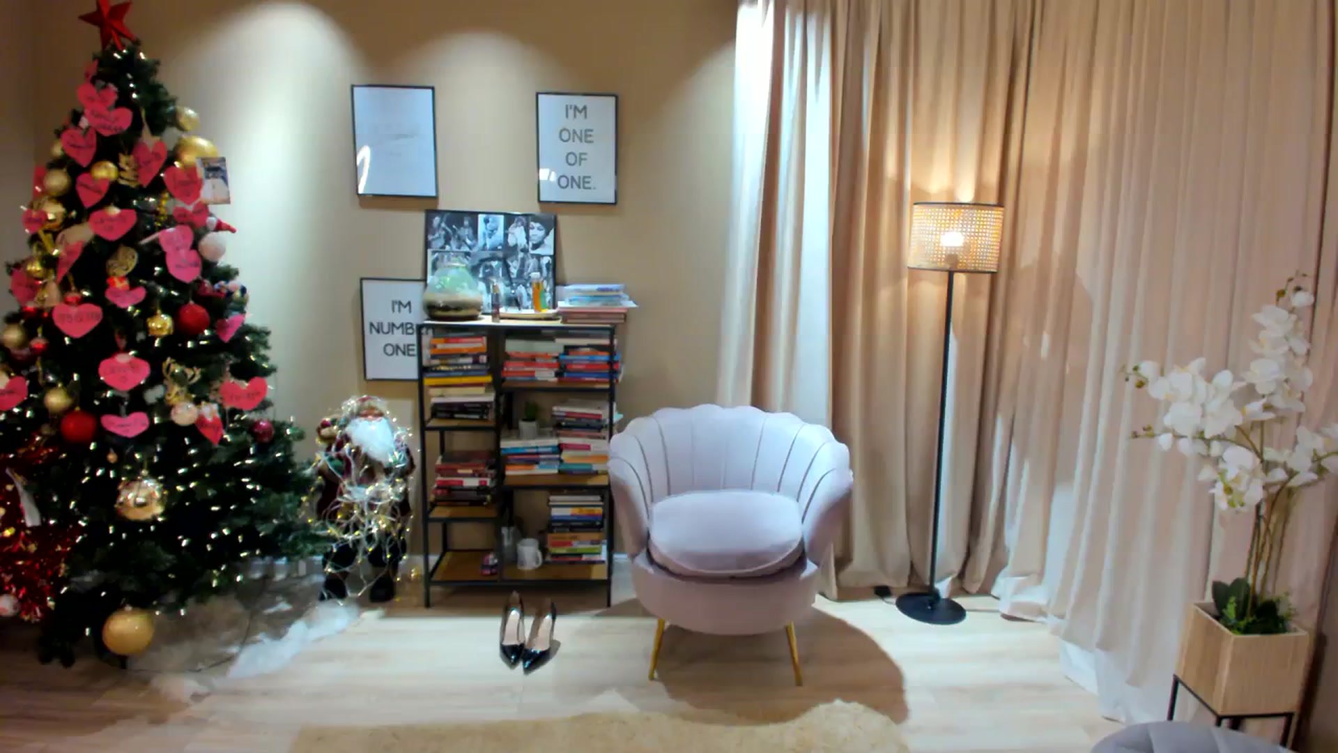 Gallery image thumbnail from SerenDYpity's myfreecams stream on, 12/17/2023, 19:34 image 7 of 20