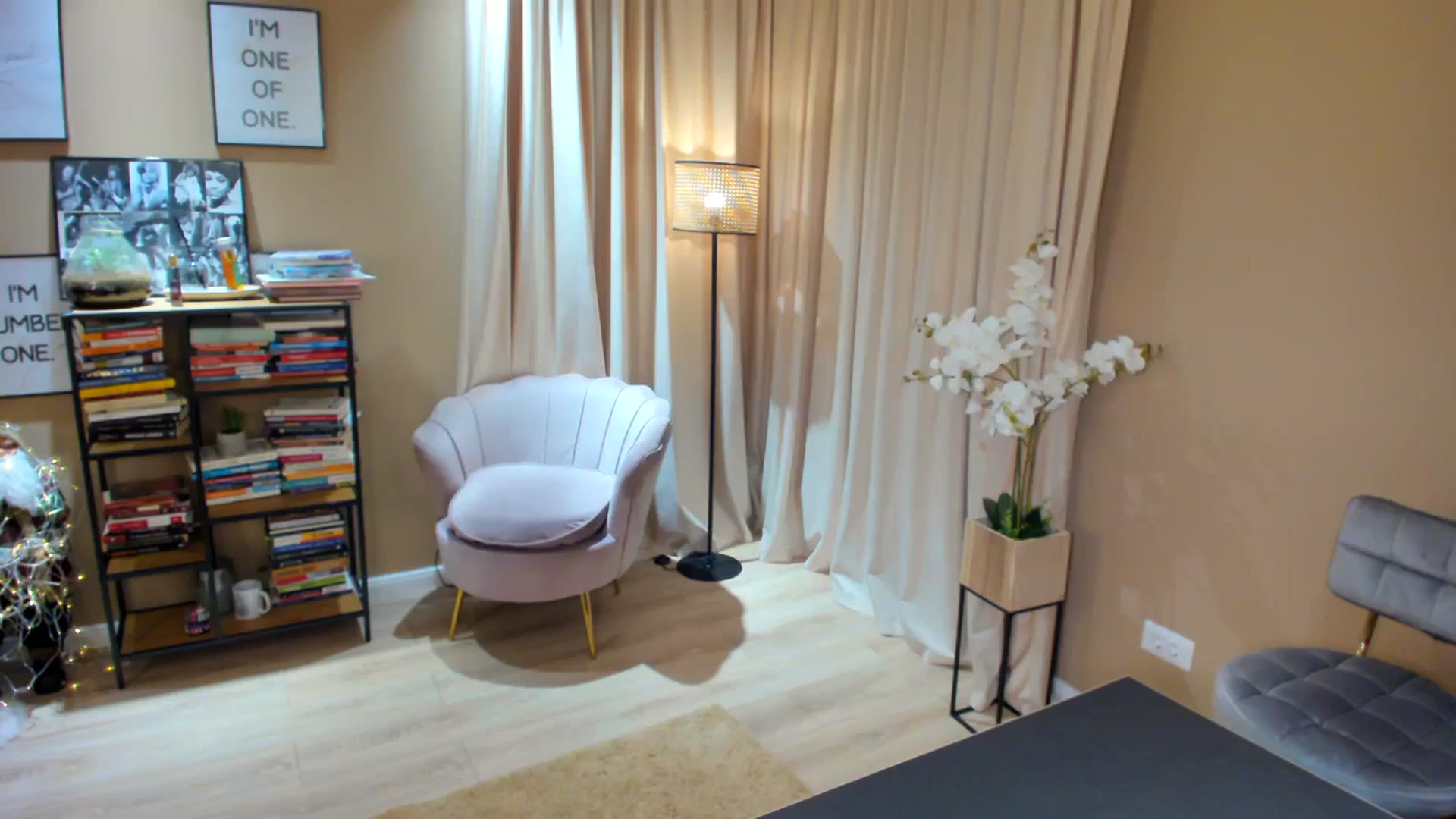 Gallery image thumbnail from SerenDYpity's myfreecams stream on, 12/18/2023, 24:49 image 3 of 20