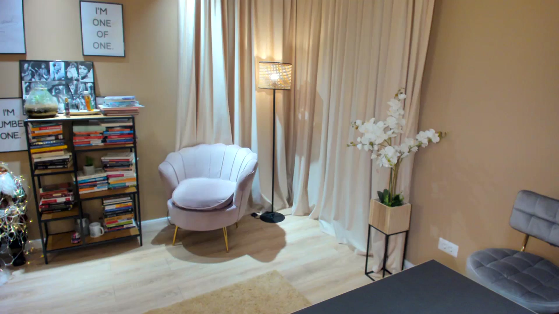 Gallery image thumbnail from SerenDYpity's myfreecams stream on, 12/18/2023, 24:49 image 2 of 20