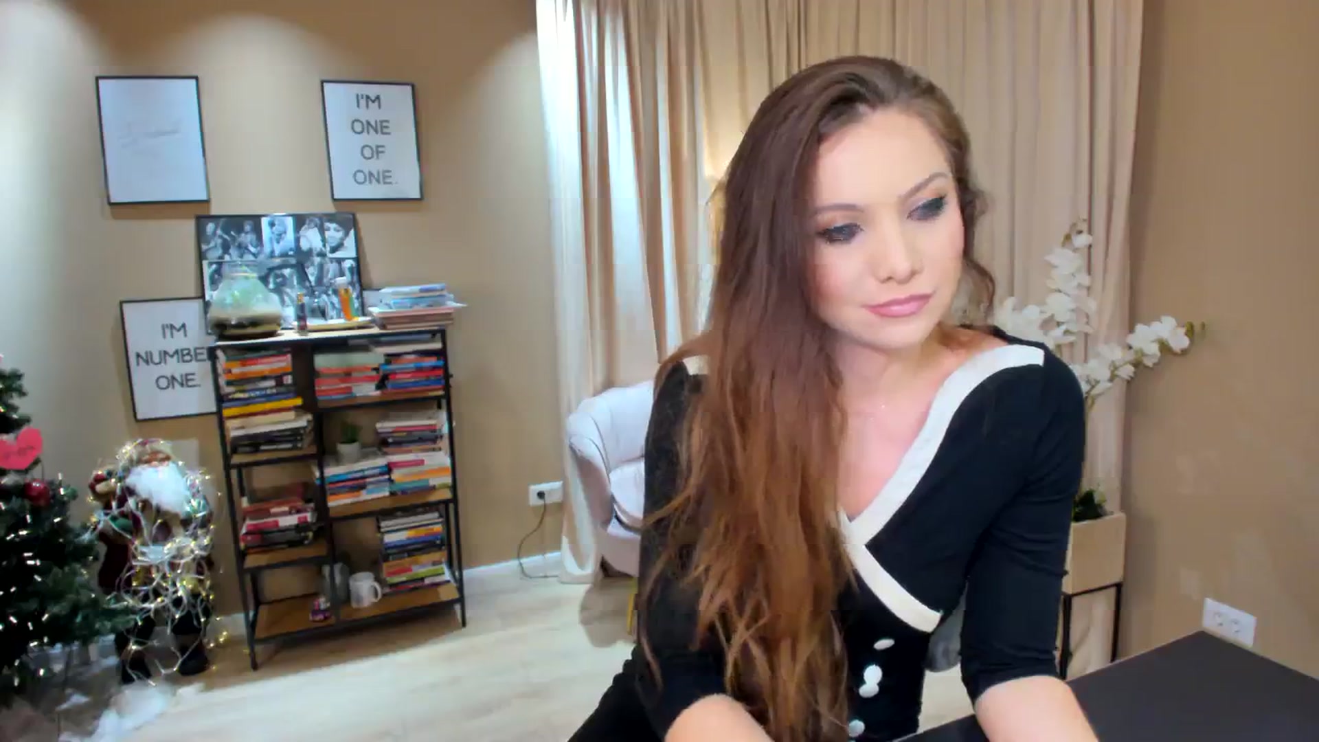 Gallery image thumbnail from SerenDYpity's myfreecams stream on, 12/19/2023, 24:12 image 2 of 20