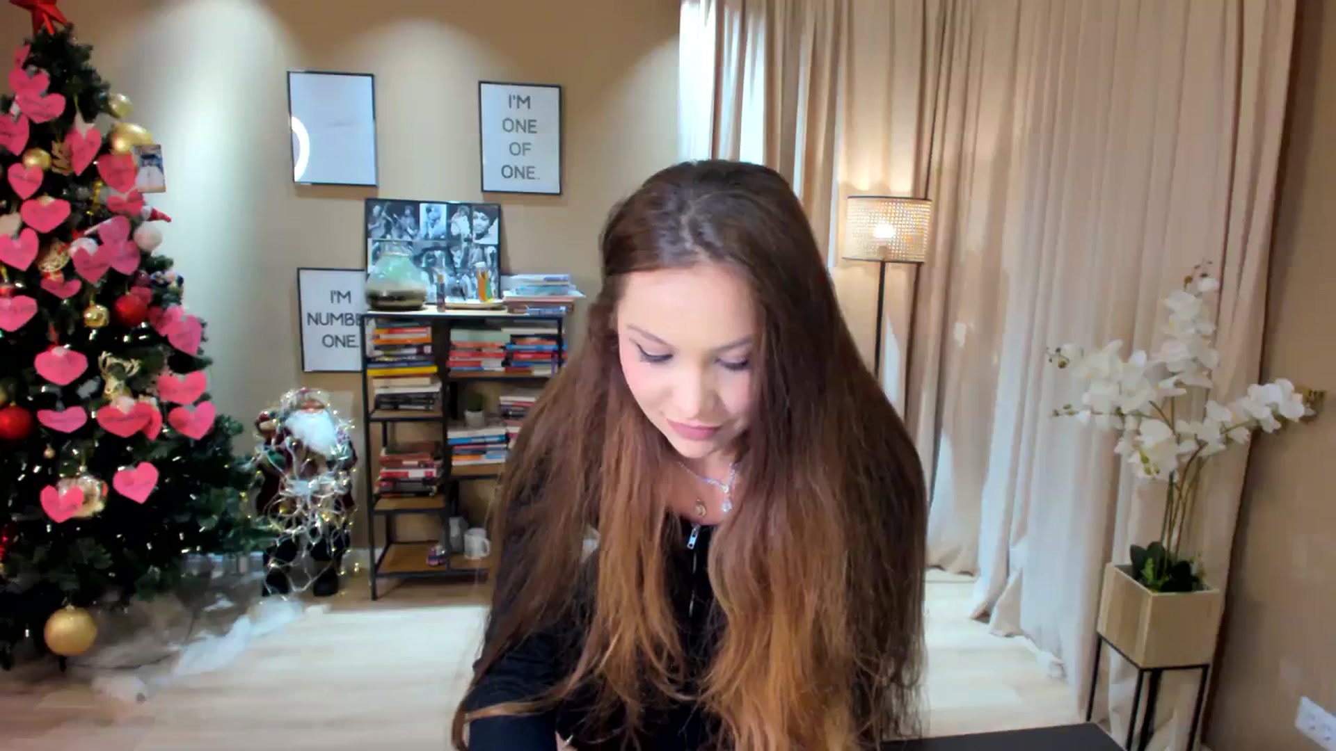 Gallery image thumbnail from SerenDYpity's myfreecams stream on, 12/19/2023, 21:46 image 5 of 20
