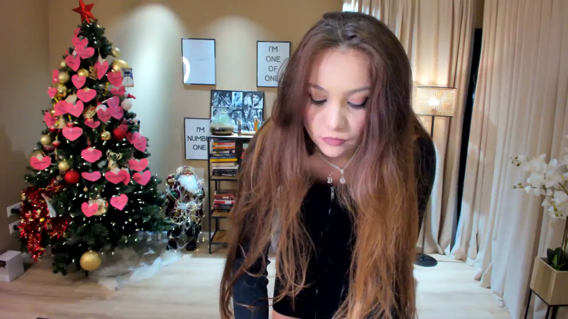 Gallery image thumbnail from SerenDYpity's myfreecams stream on, 12/19/2023, 21:46 image 16 of 20