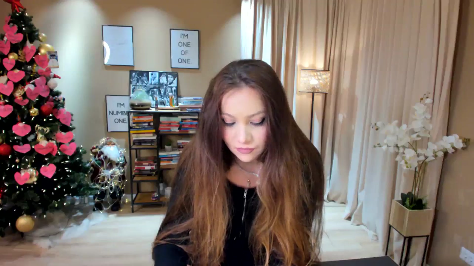 Gallery image thumbnail from SerenDYpity's myfreecams stream on, 12/19/2023, 21:46 image 2 of 20