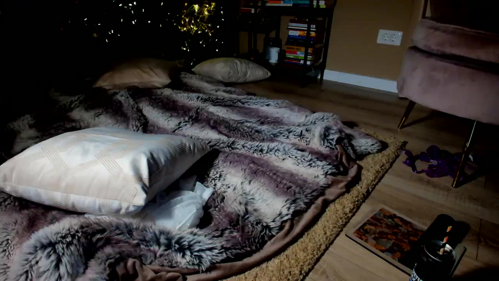 Gallery image thumbnail from SerenDYpity's myfreecams stream on, 12/22/2023, 24:39 image 17 of 20