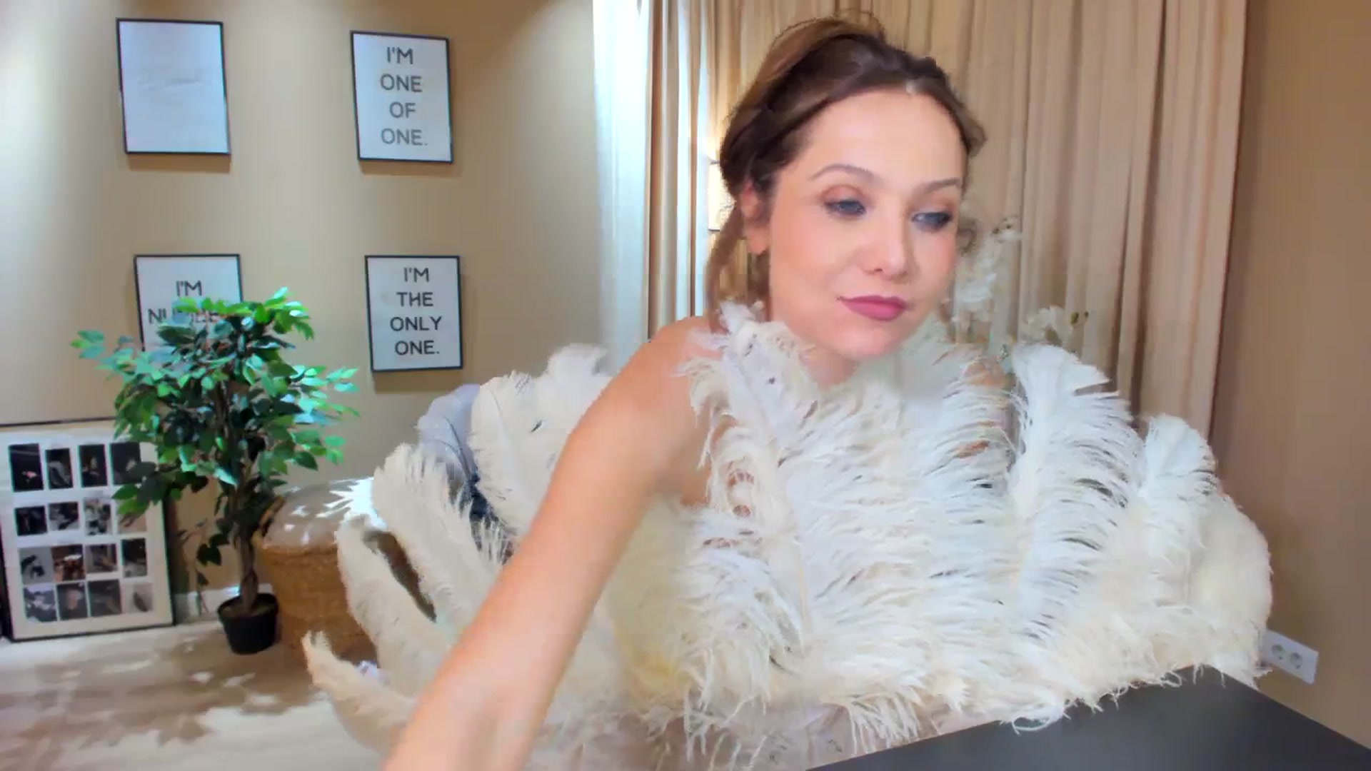 Gallery image thumbnail from SerenDYpity's myfreecams stream on, 01/09/2024, 01:09 image 17 of 20
