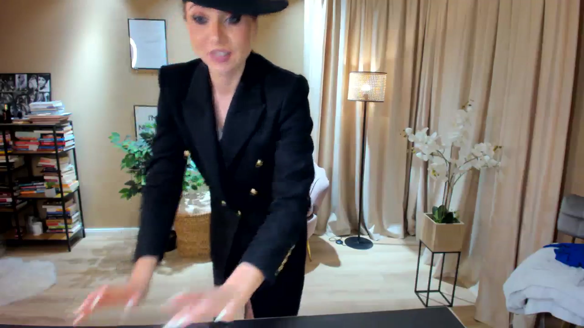 Gallery image thumbnail from SerenDYpity's myfreecams stream on, 01/10/2024, 23:34 image 14 of 20