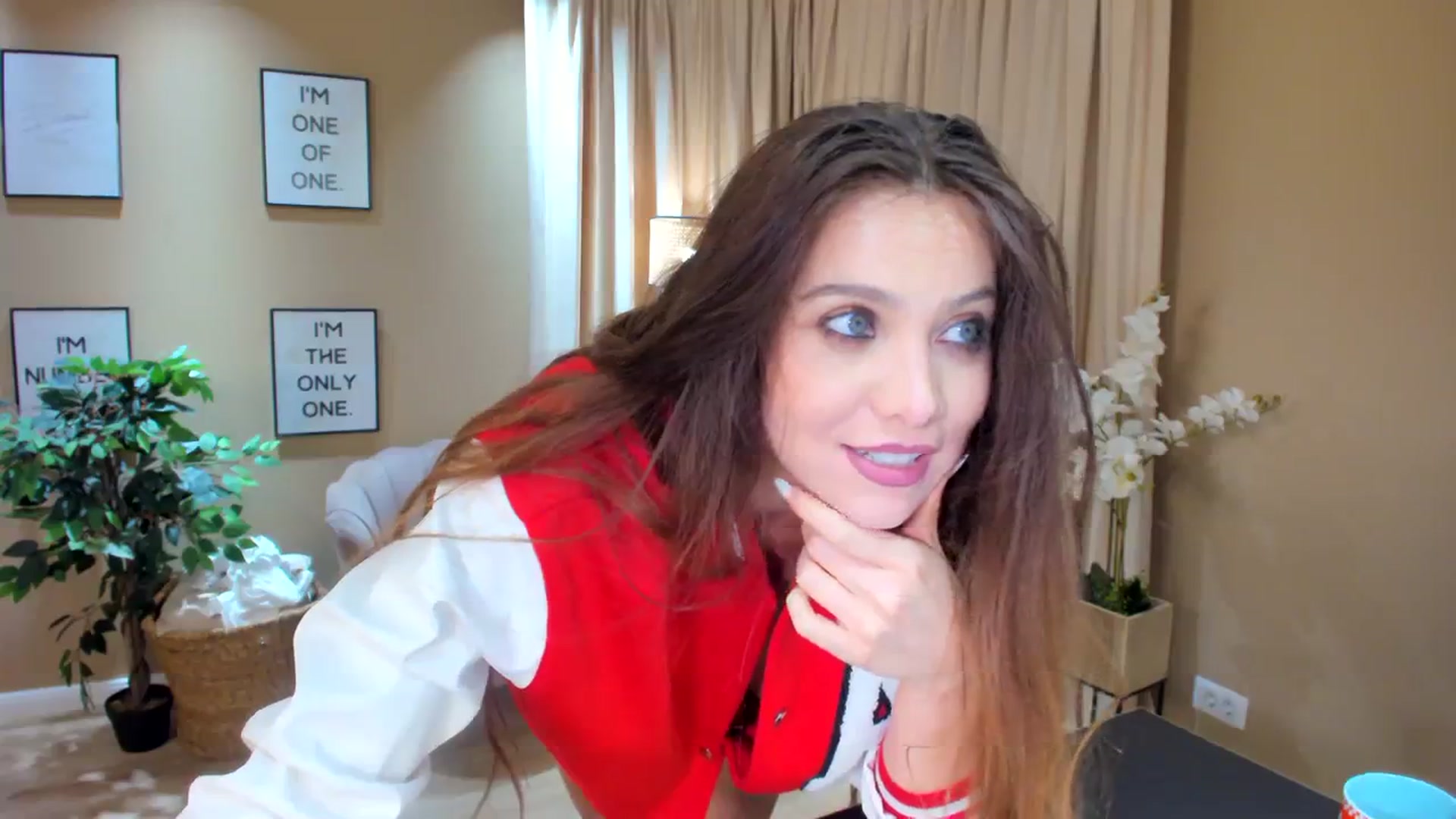 Gallery image thumbnail from SerenDYpity's myfreecams stream on, 01/12/2024, 24:14 image 12 of 20