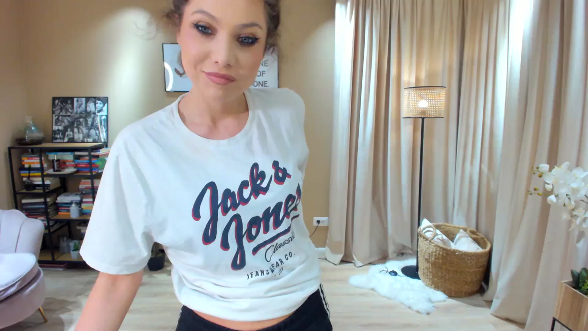 Gallery image thumbnail from SerenDYpity's myfreecams stream on, 01/20/2024, 20:36 image 1 of 20