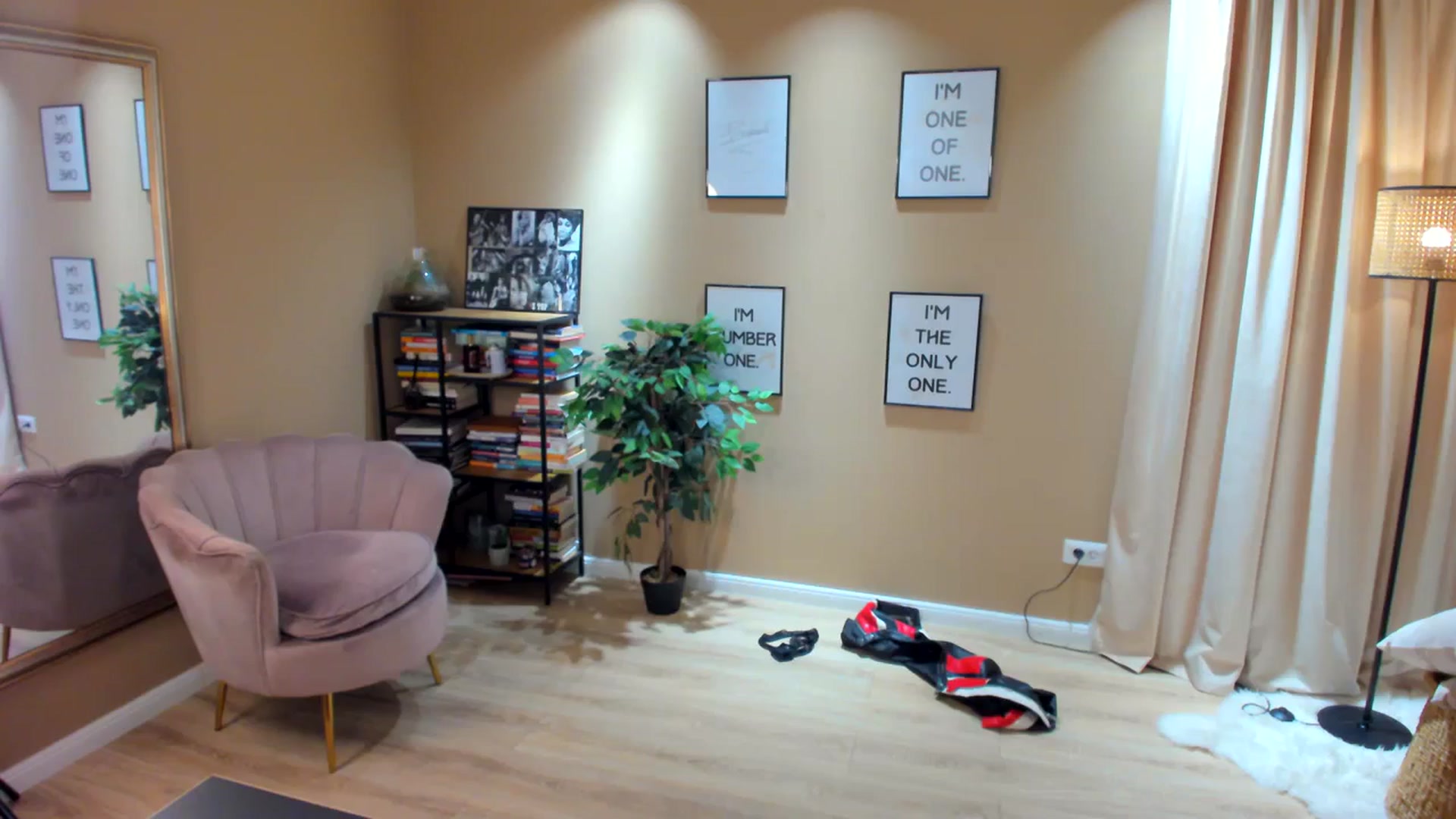 Gallery image thumbnail from SerenDYpity's myfreecams stream on, 01/22/2024, 22:41 image 10 of 20