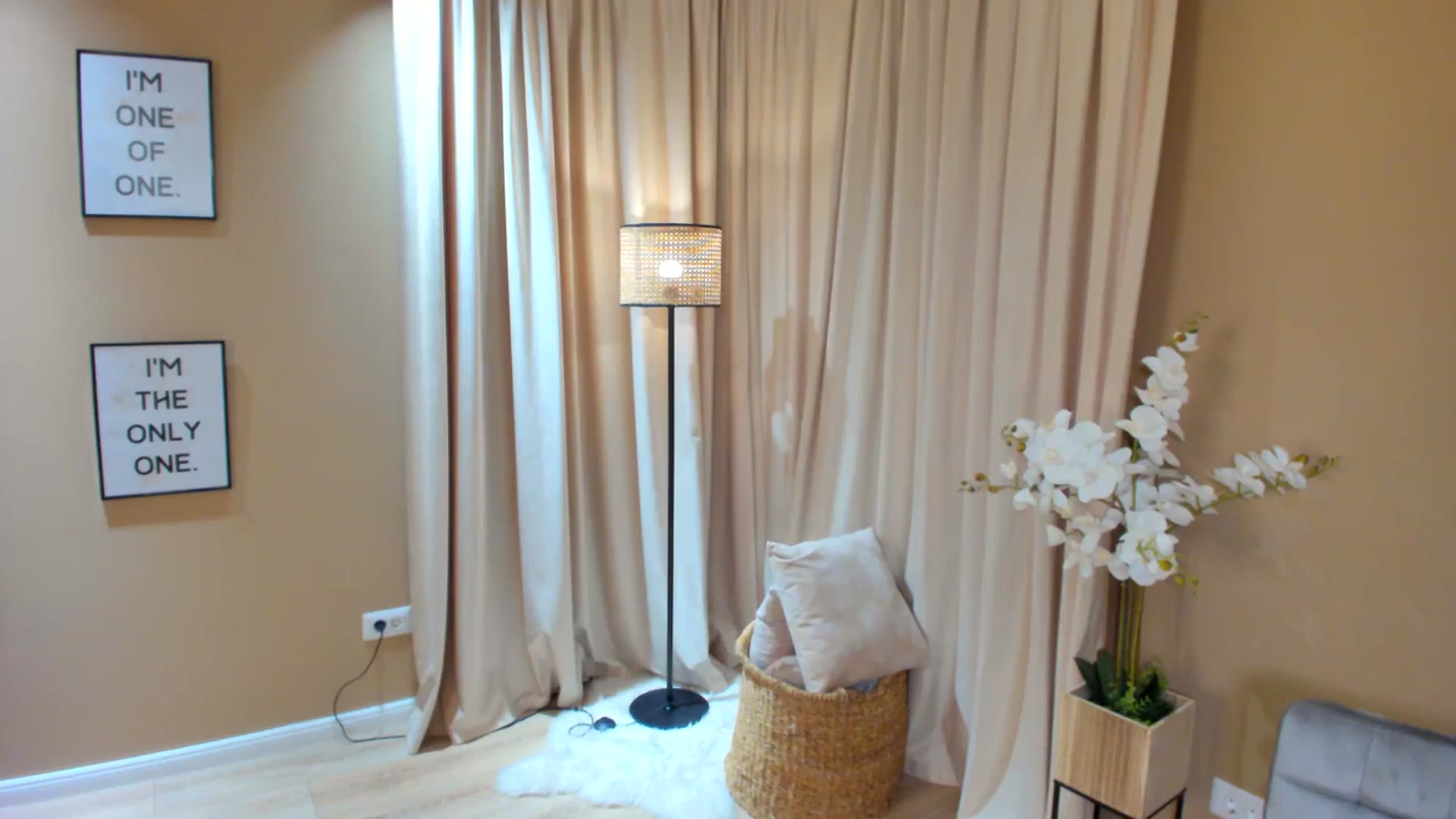 Gallery image thumbnail from SerenDYpity's myfreecams stream on, 01/25/2024, 24:01 image 16 of 20