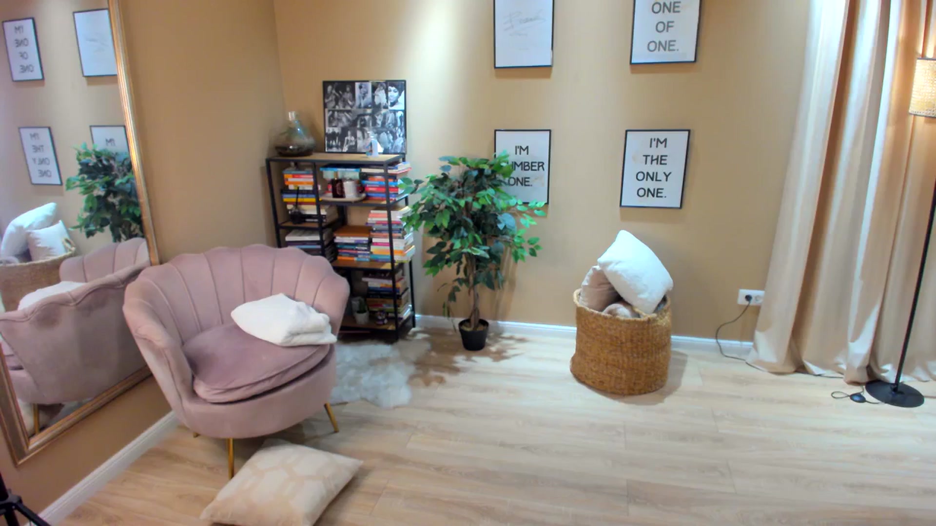 Gallery image thumbnail from SerenDYpity's myfreecams stream on, 01/27/2024, 21:31 image 8 of 20