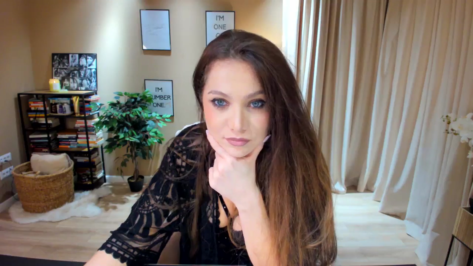 Gallery image thumbnail from SerenDYpity's myfreecams stream on, 02/09/2024, 17:37 image 7 of 20