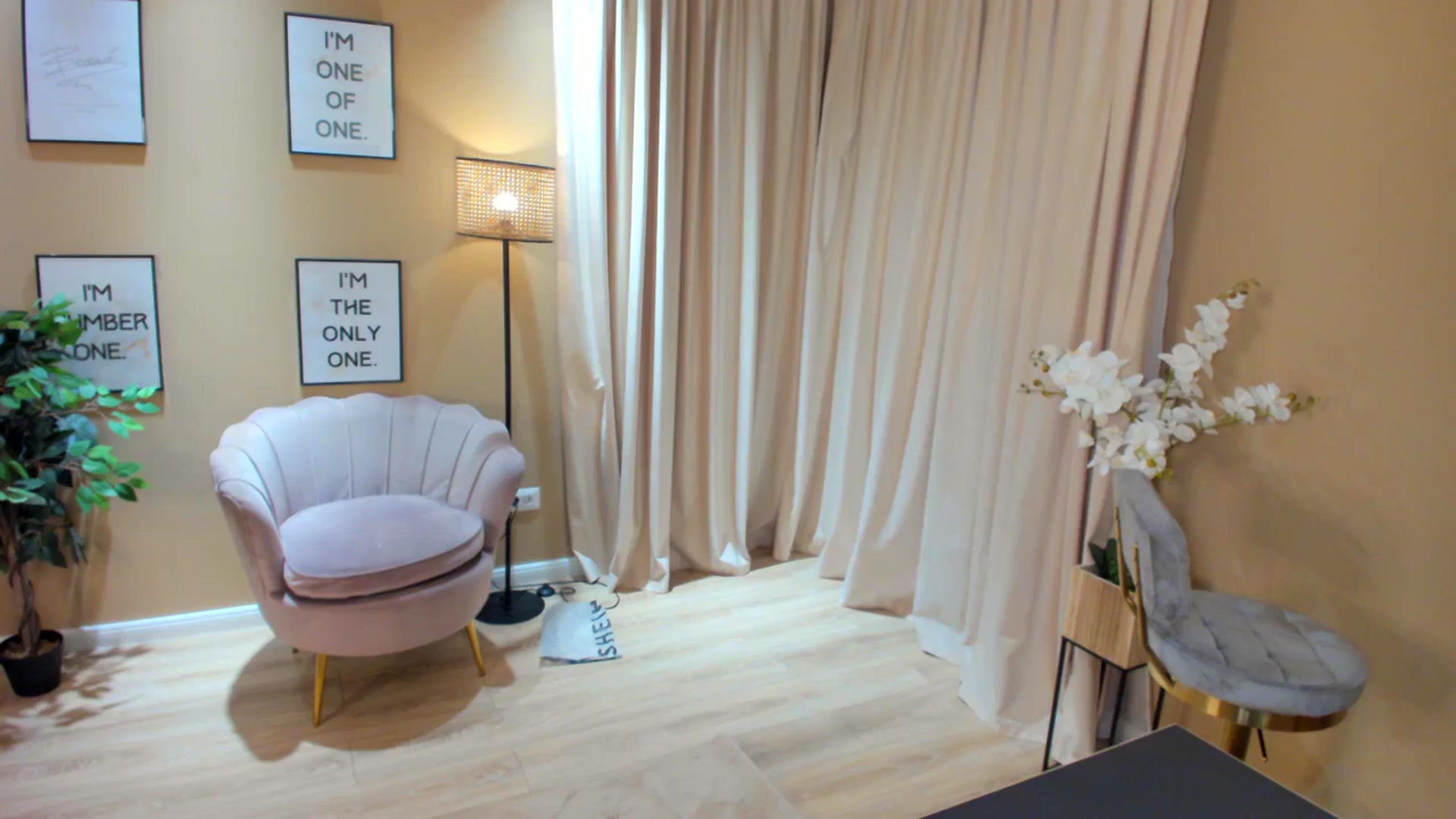 Gallery image thumbnail from SerenDYpity's myfreecams stream on, 02/09/2024, 21:42 image 18 of 20