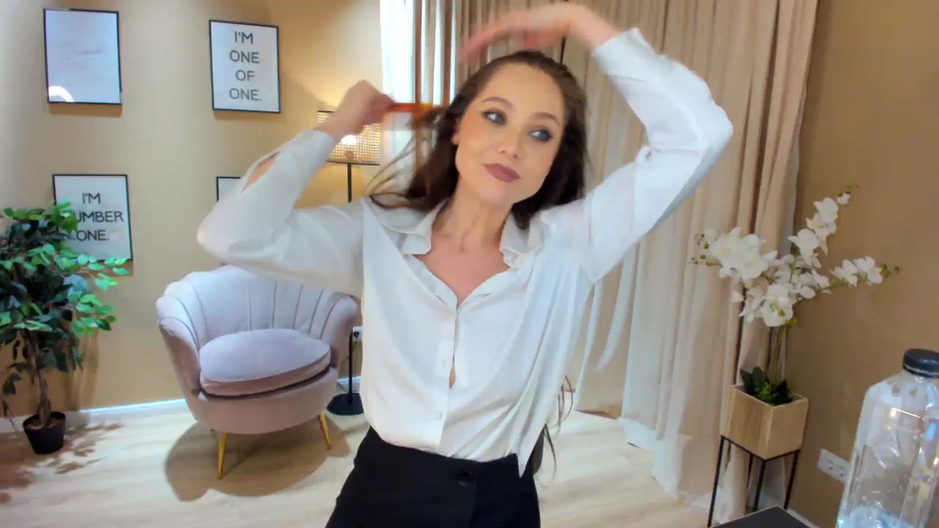 Gallery image thumbnail from SerenDYpity's myfreecams stream on, 02/09/2024, 21:42 image 3 of 20