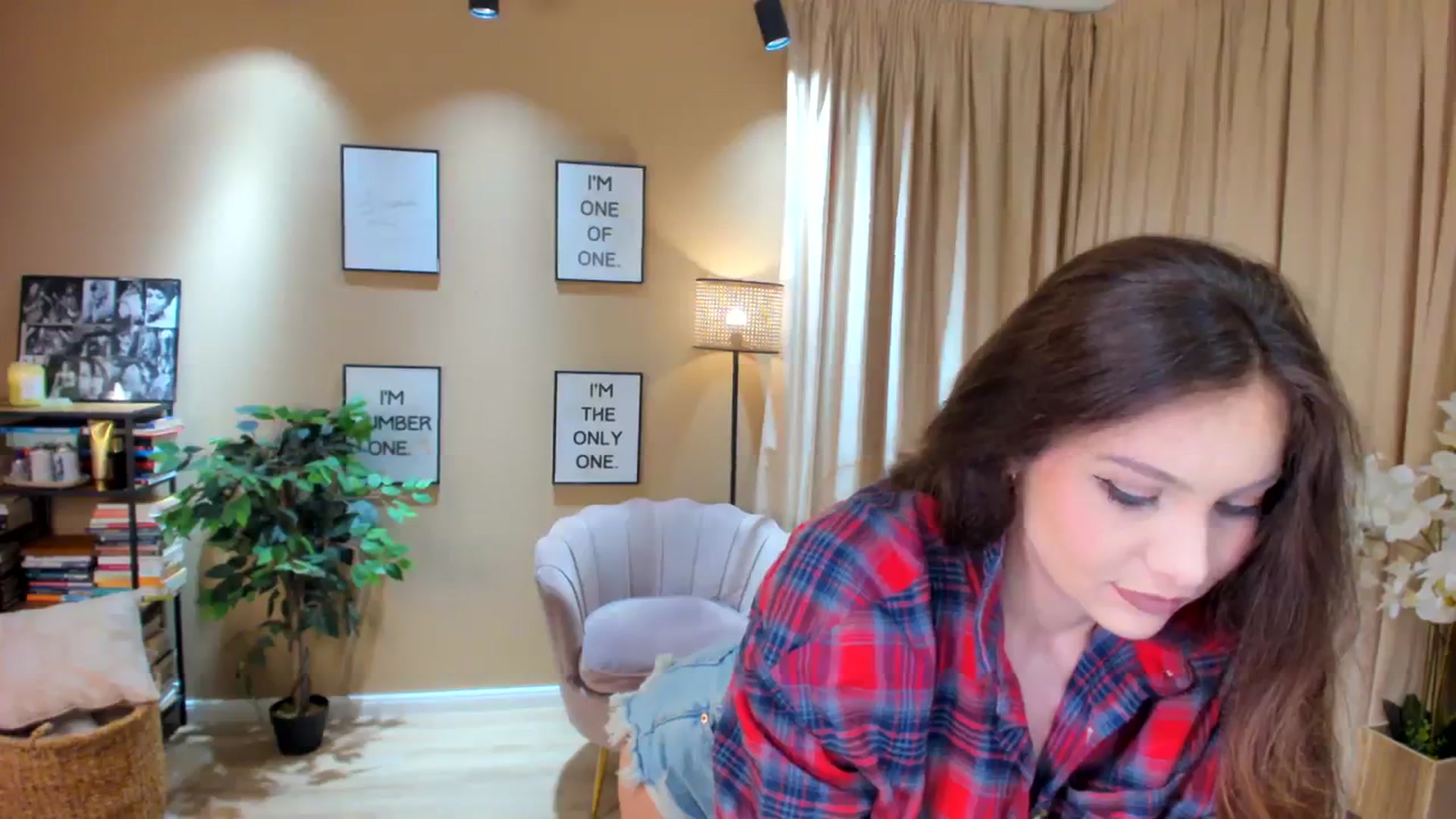 Gallery image thumbnail from SerenDYpity's myfreecams stream on, 02/10/2024, 22:15 image 14 of 20