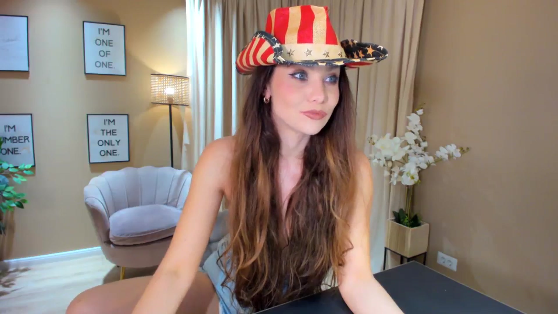 Gallery image thumbnail from SerenDYpity's myfreecams stream on, 02/11/2024, 24:35 image 14 of 20