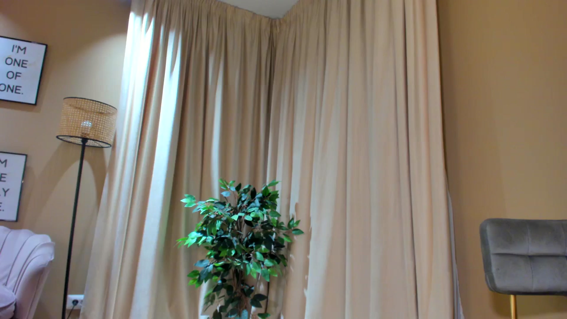 Gallery image thumbnail from SerenDYpity's myfreecams stream on, 02/13/2024, 24:19 image 3 of 20