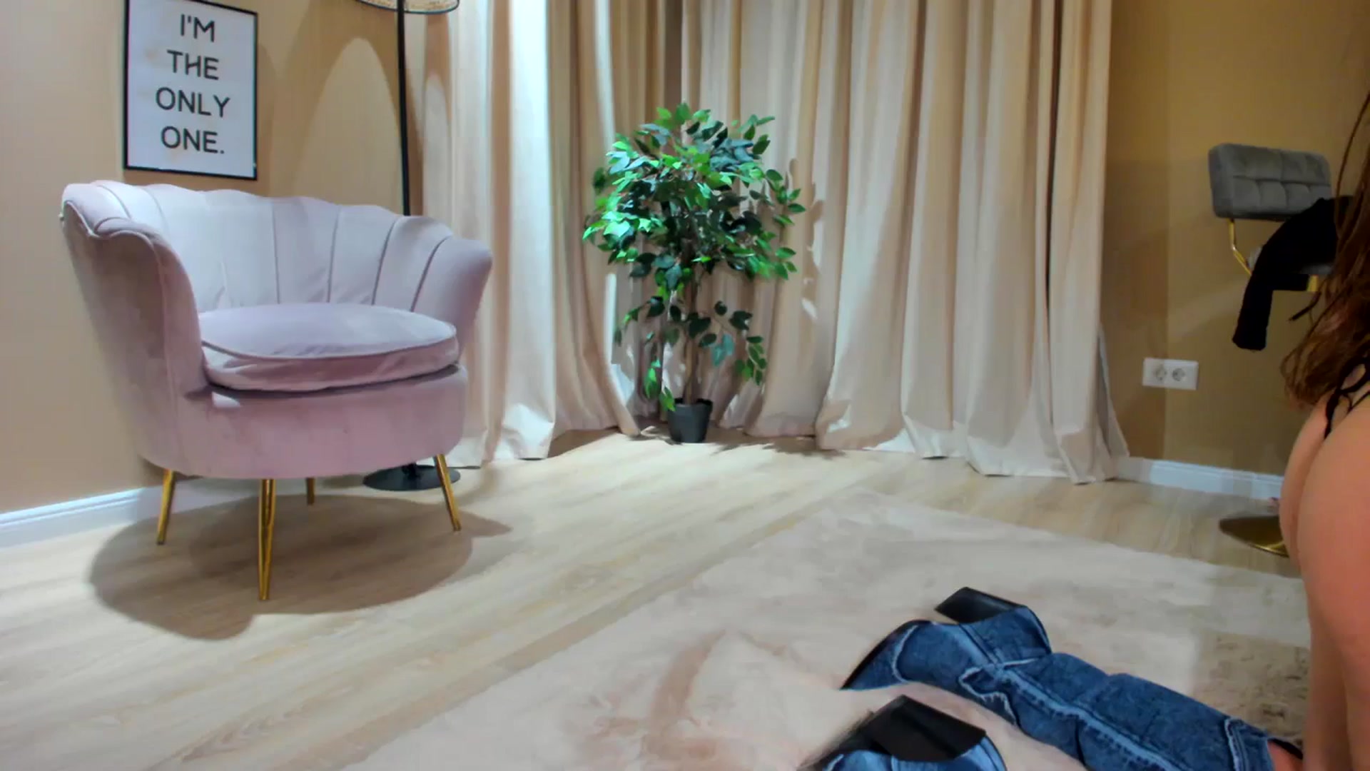 Gallery image thumbnail from SerenDYpity's myfreecams stream on, 02/13/2024, 24:19 image 17 of 20
