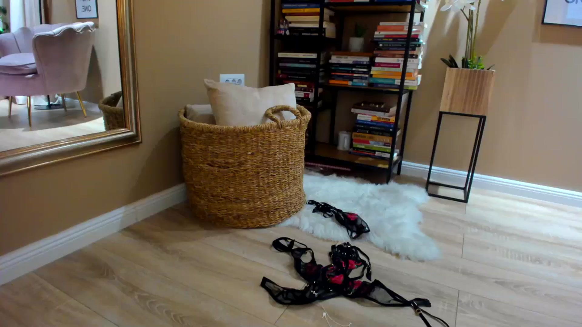 Gallery image thumbnail from SerenDYpity's myfreecams stream on, 02/13/2024, 24:19 image 20 of 20