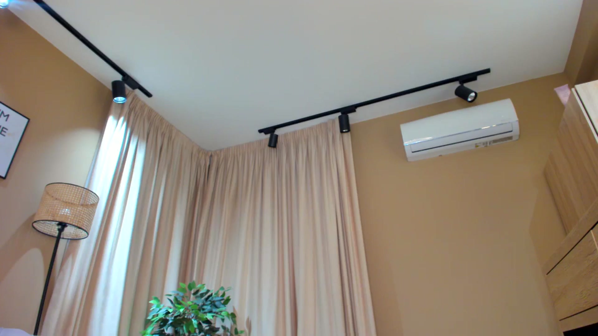 Gallery image thumbnail from SerenDYpity's myfreecams stream on, 02/13/2024, 23:20 image 17 of 20