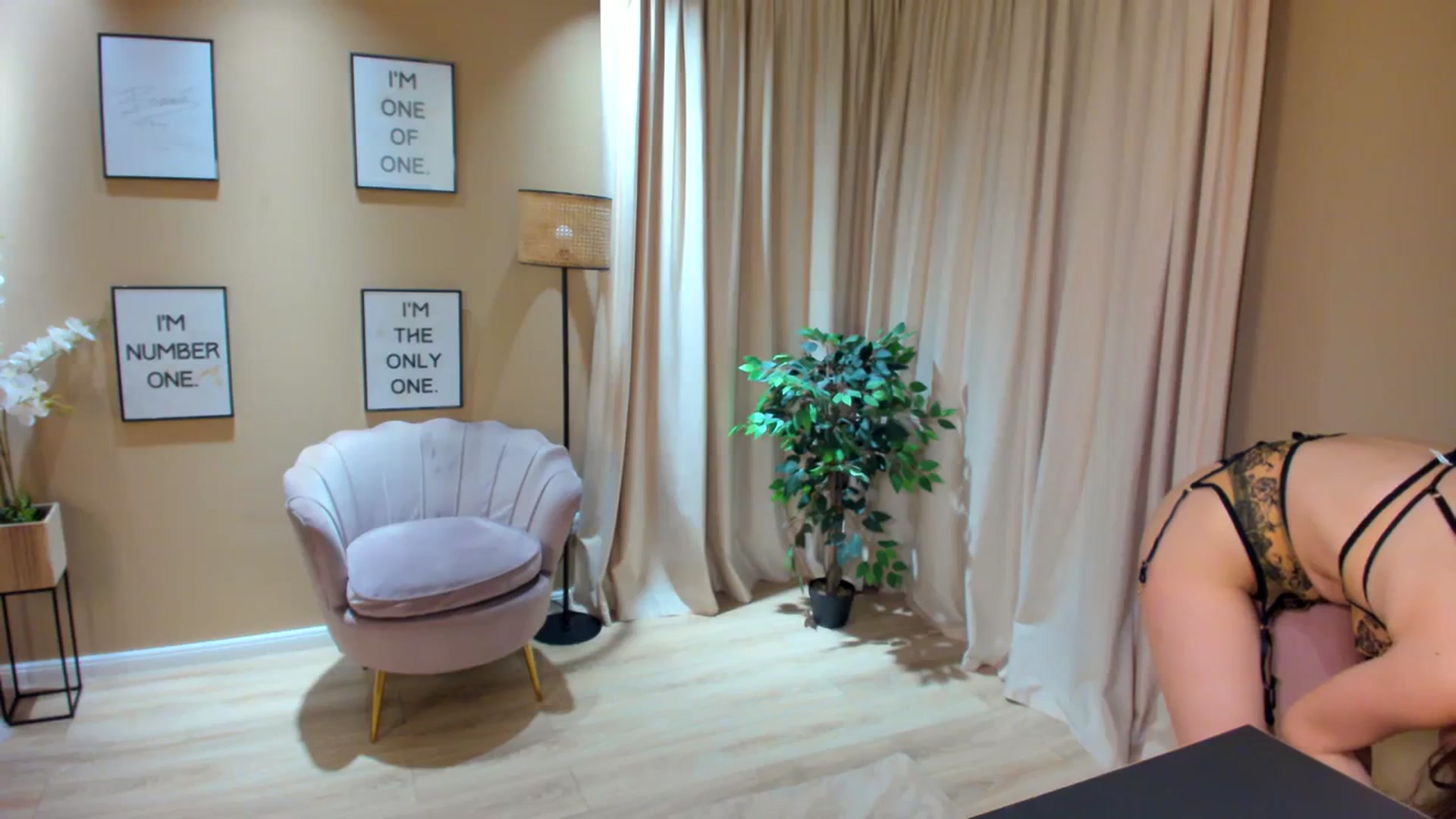 Gallery image thumbnail from SerenDYpity's myfreecams stream on, 02/13/2024, 23:20 image 7 of 20