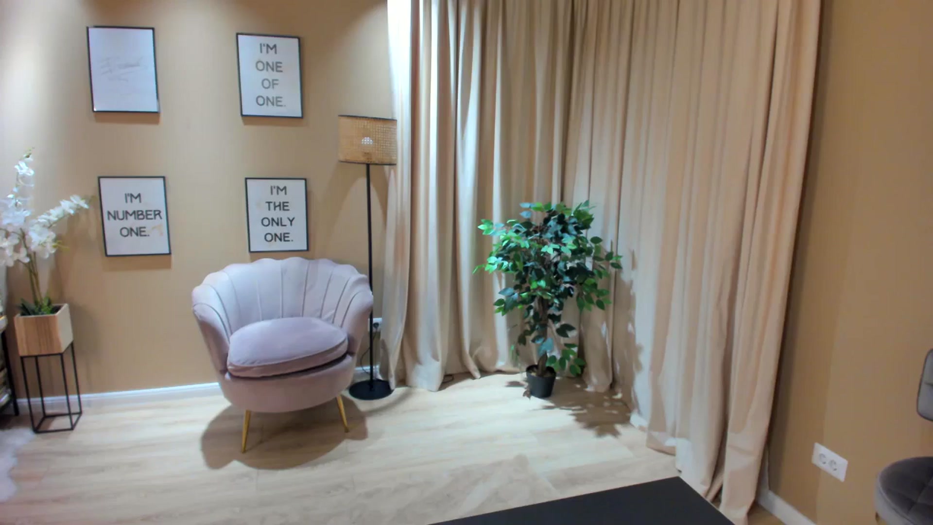 Gallery image thumbnail from SerenDYpity's myfreecams stream on, 02/14/2024, 22:03 image 1 of 20