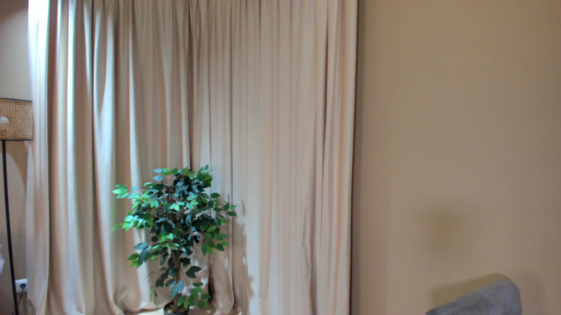 Gallery image thumbnail from SerenDYpity's myfreecams stream on, 02/14/2024, 22:03 image 16 of 20