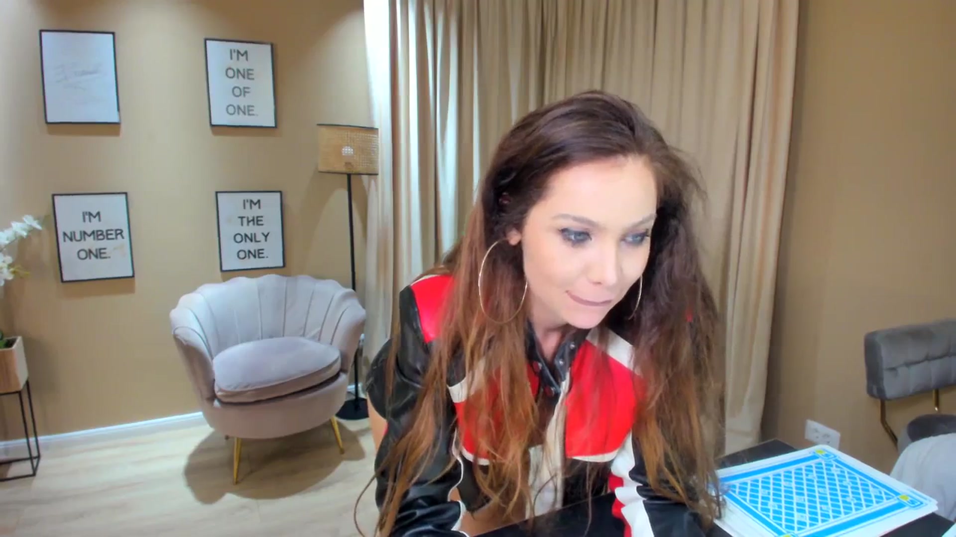 Gallery image thumbnail from SerenDYpity's myfreecams stream on, 02/14/2024, 22:03 image 17 of 20