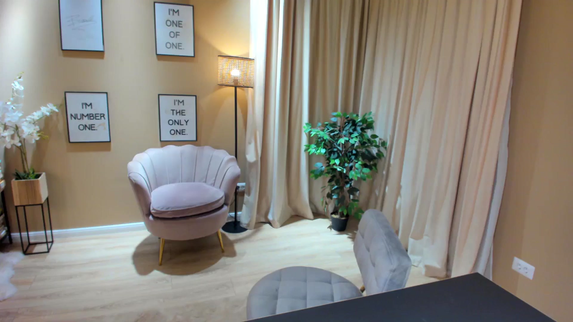 Gallery image thumbnail from SerenDYpity's myfreecams stream on, 02/16/2024, 17:20 image 16 of 20