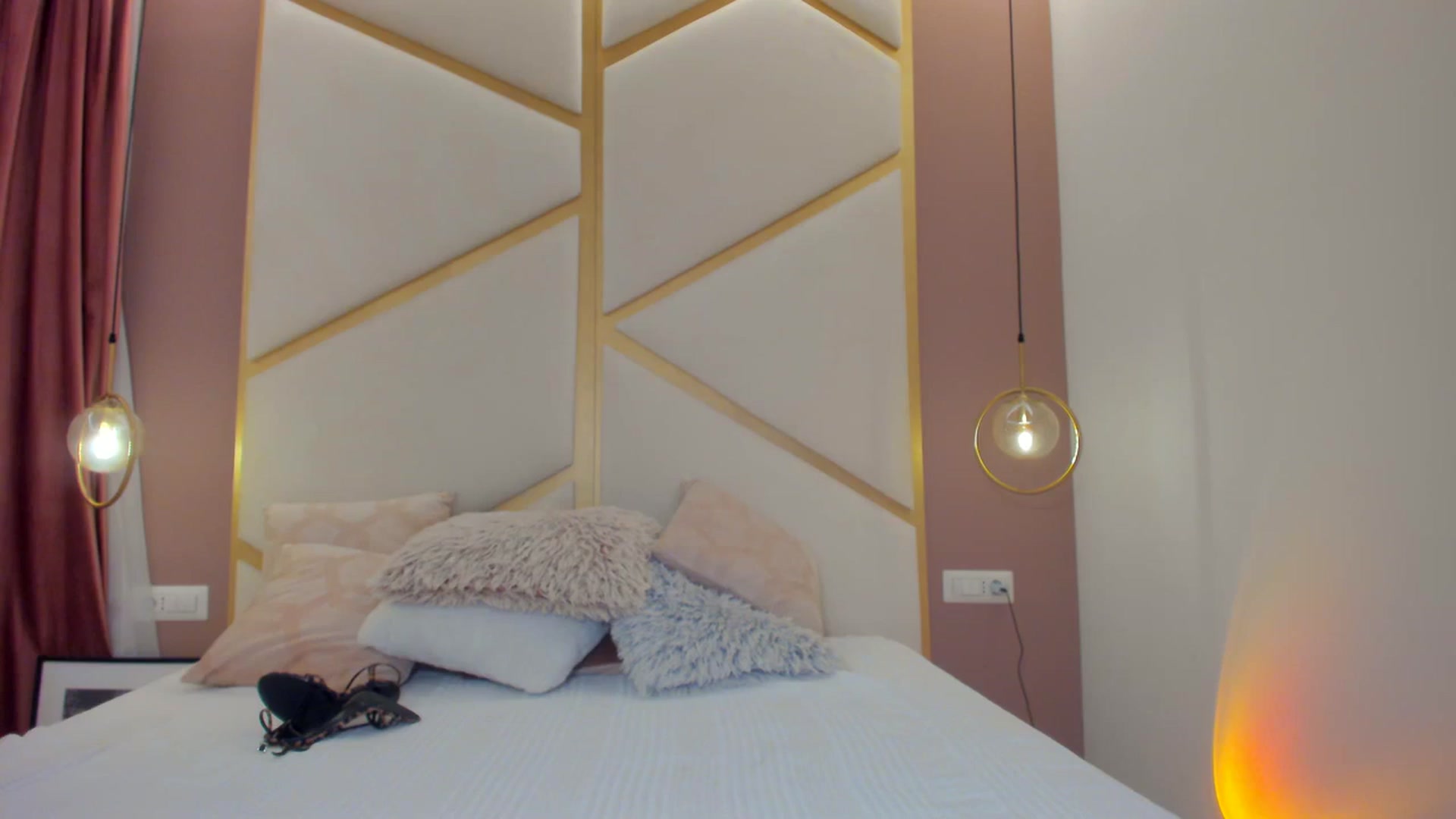 Gallery image thumbnail from SerenDYpity's myfreecams stream on, 03/09/2024, 24:28 image 1 of 20