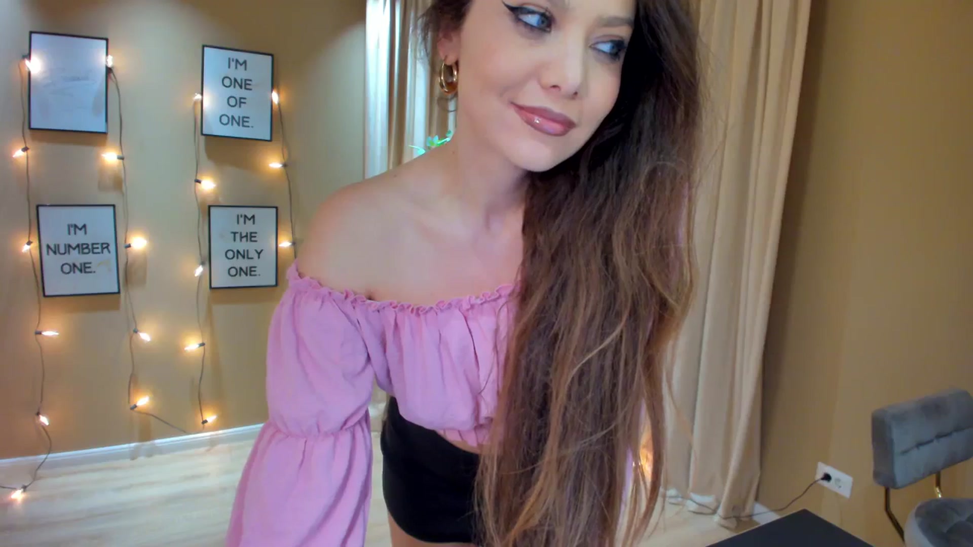 Gallery image thumbnail from SerenDYpity's myfreecams stream on, 03/13/2024, 23:53 image 3 of 20