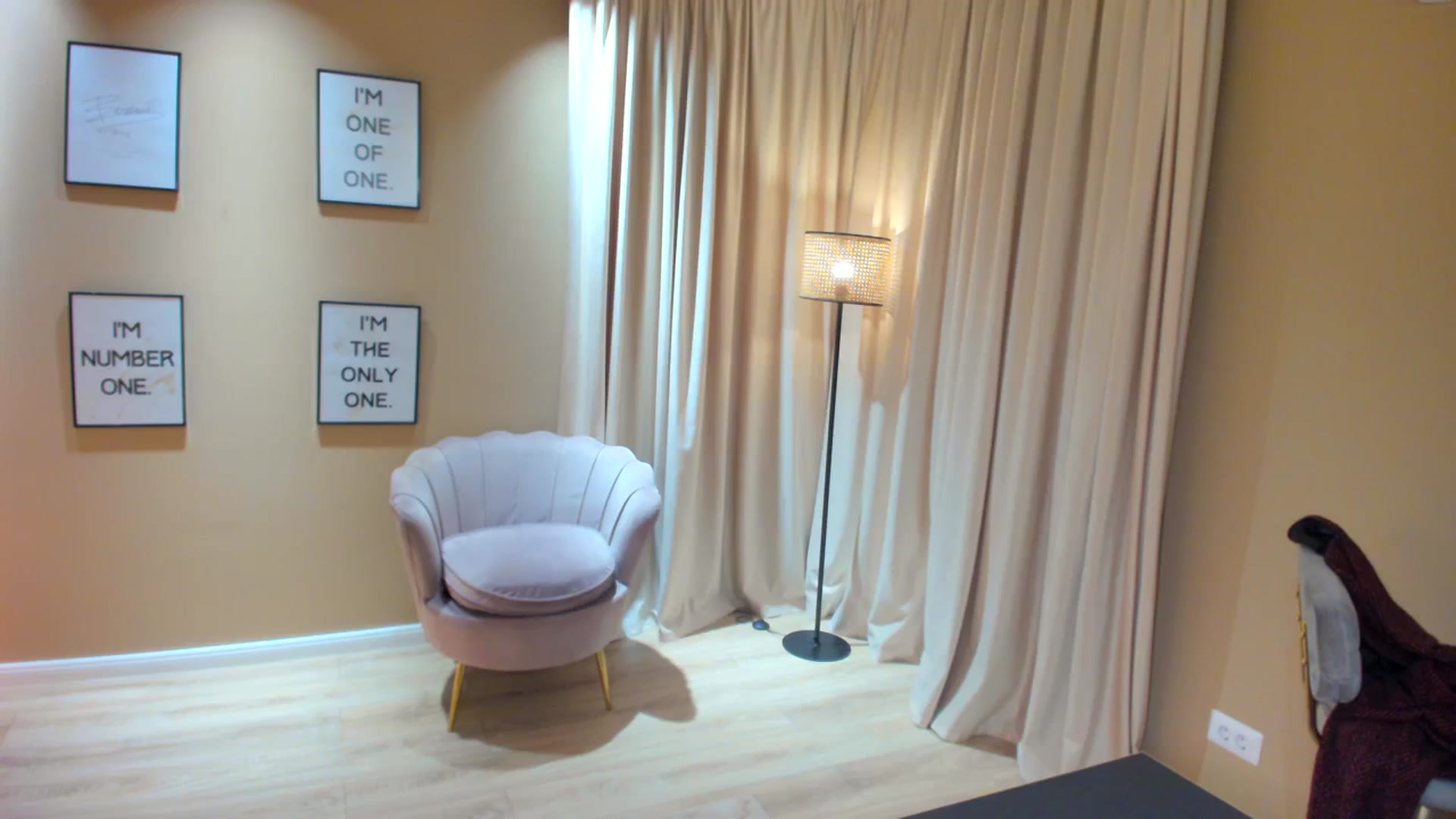 Gallery image thumbnail from SerenDYpity's myfreecams stream on, 03/15/2024, 23:53 image 10 of 20