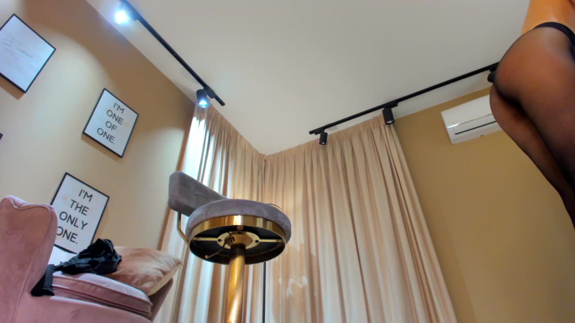 Gallery image thumbnail from SerenDYpity's myfreecams stream on, 03/18/2024, 22:20 image 14 of 20